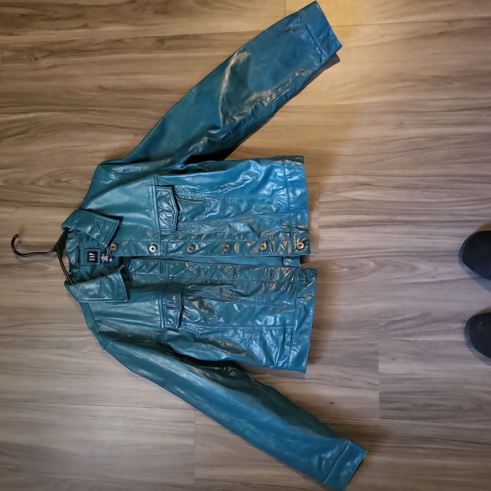 Gap XL women's light weight teal waist length jacket in gently used condition